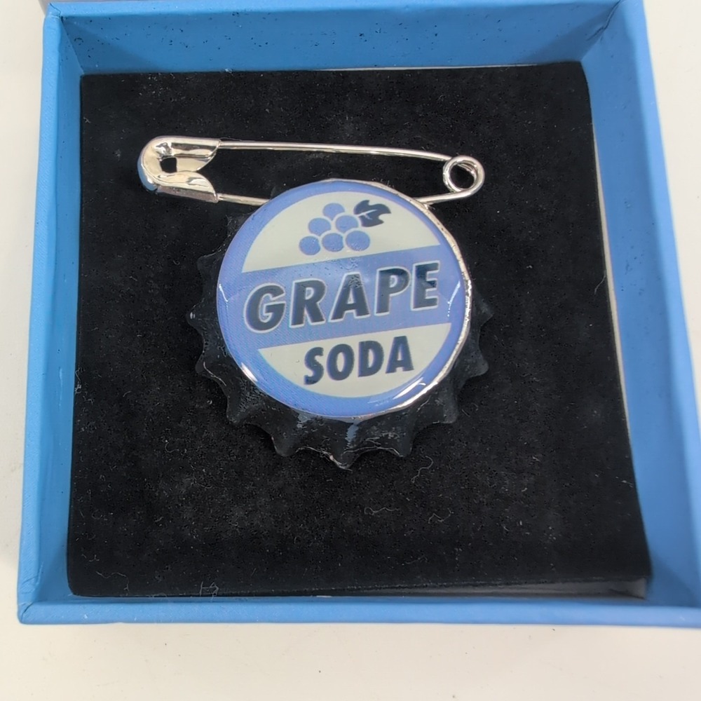 Disney Pixar Up‎ Grape Soda Bottle Cap Pin Ellie Badge Trading Pin NEW
